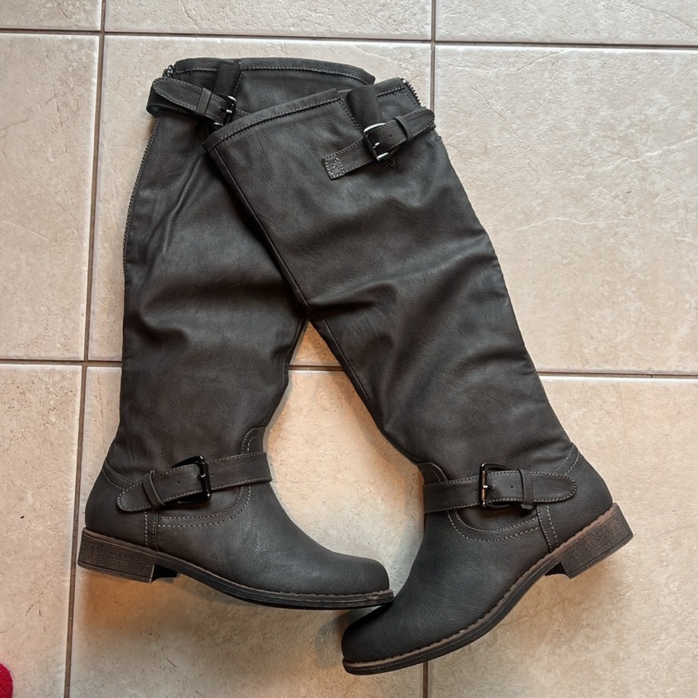 Shoe Dazxle Taupe Boots size 7.5 New Never Worn